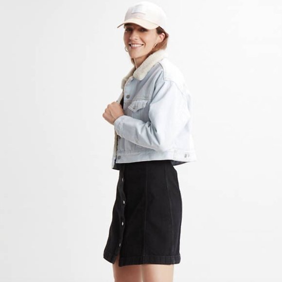 Levi’s Cropped Dad Sherpa Trucker Jacket - Picture 2 of 4